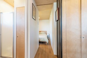 Desk, free WiFi, bed sheets - Modern Coastal Escape Surrounded by Meadows, Marshes, Rivers & Ocean Views (Yarmouth)
