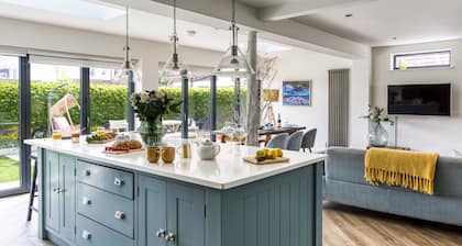 2 Pier Avenue - Whitstable , Kent