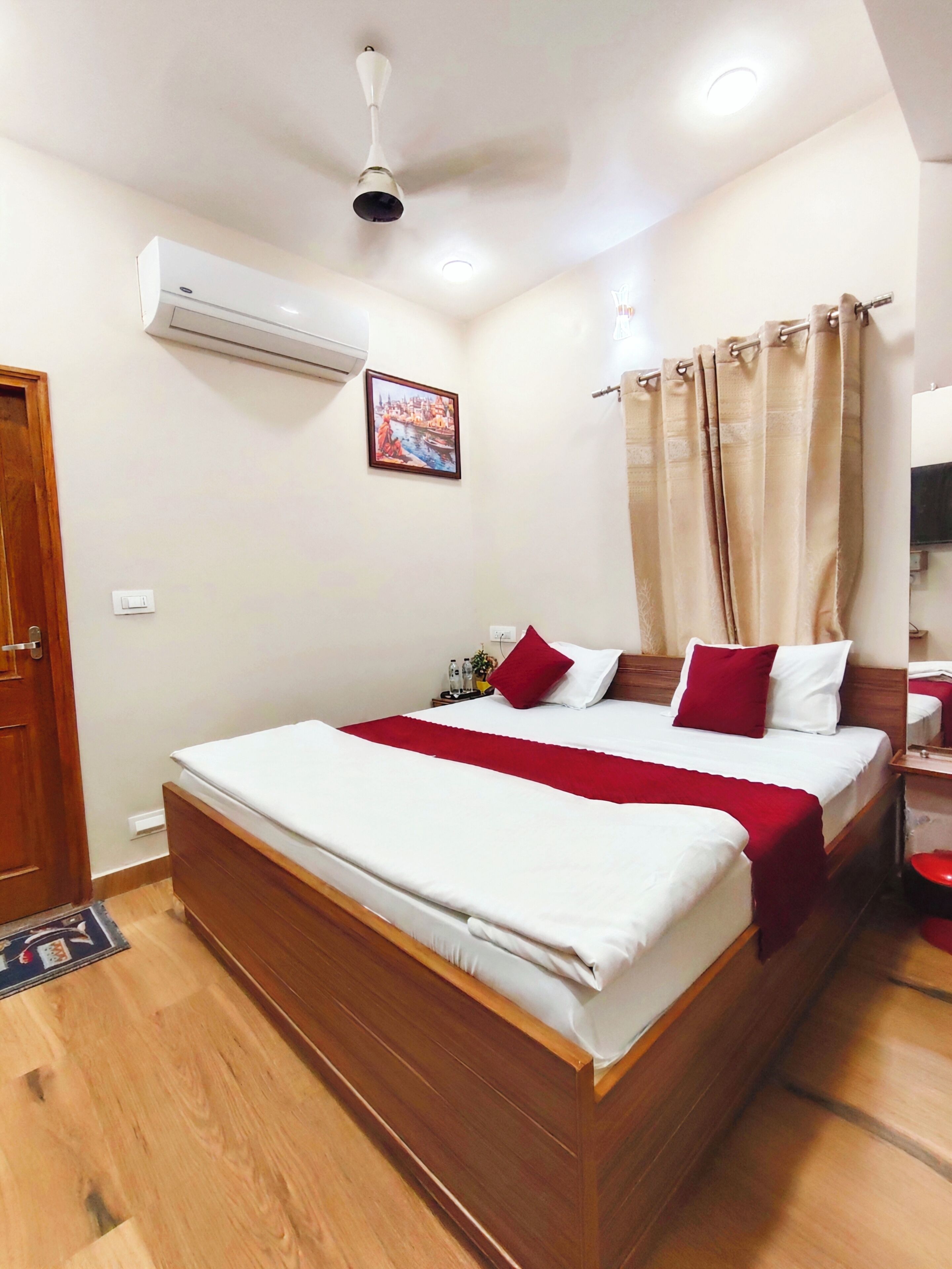 In-room safe, free WiFi