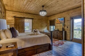 Room - Luxury LeConte Views | Hot Tub, Game Rm, Fire Pit (Gatlinburg)