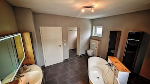 Shower, hair dryer, towels, soap - Vrbo Property (Bad Gottleuba-Berggießhübel)