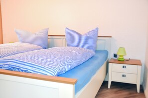 In-room safe, iron/ironing board, free WiFi - Ferienapartment 70qm Süderstrasse (Borkum)
