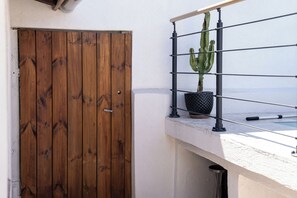 Property grounds - Beautiful house, pool and studio - 8P (Saint-Chamas)