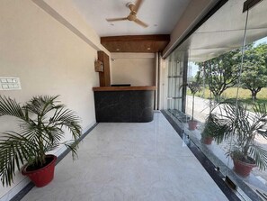บ้านพัก | ฝ่ายต้อนรับ