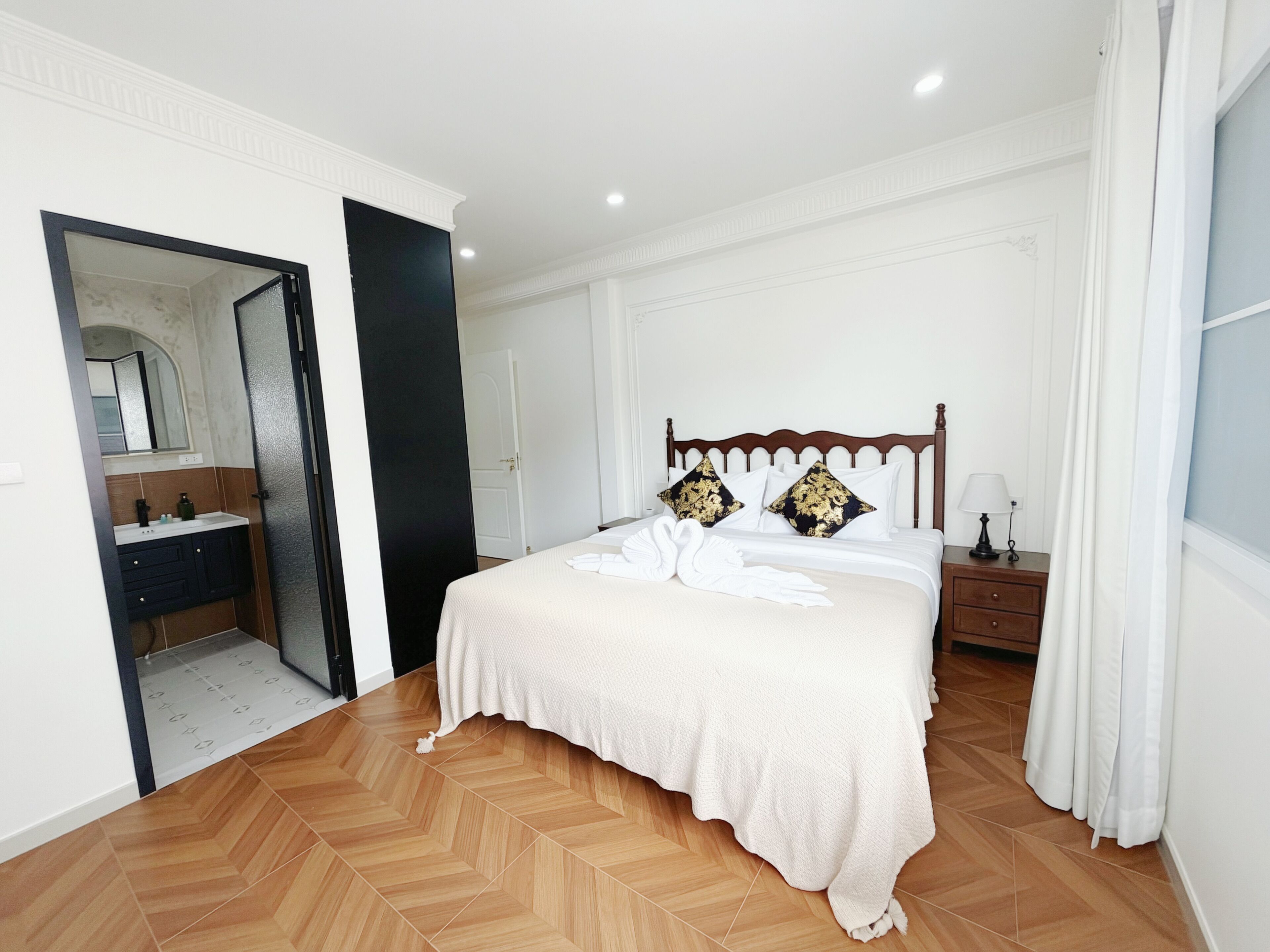 Villa familiar, 5 habitaciones, piscina privada | Cortinas opacas, wifi gratis, ropa de cama