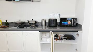 Perhehuvila, 5 makuuhuonetta, yksityinen uima-allas | Yksityinen keittiö | Jääkaappi, mikroaaltouuni, liesi, keittoastiat/astiat/ruokailuvälineet