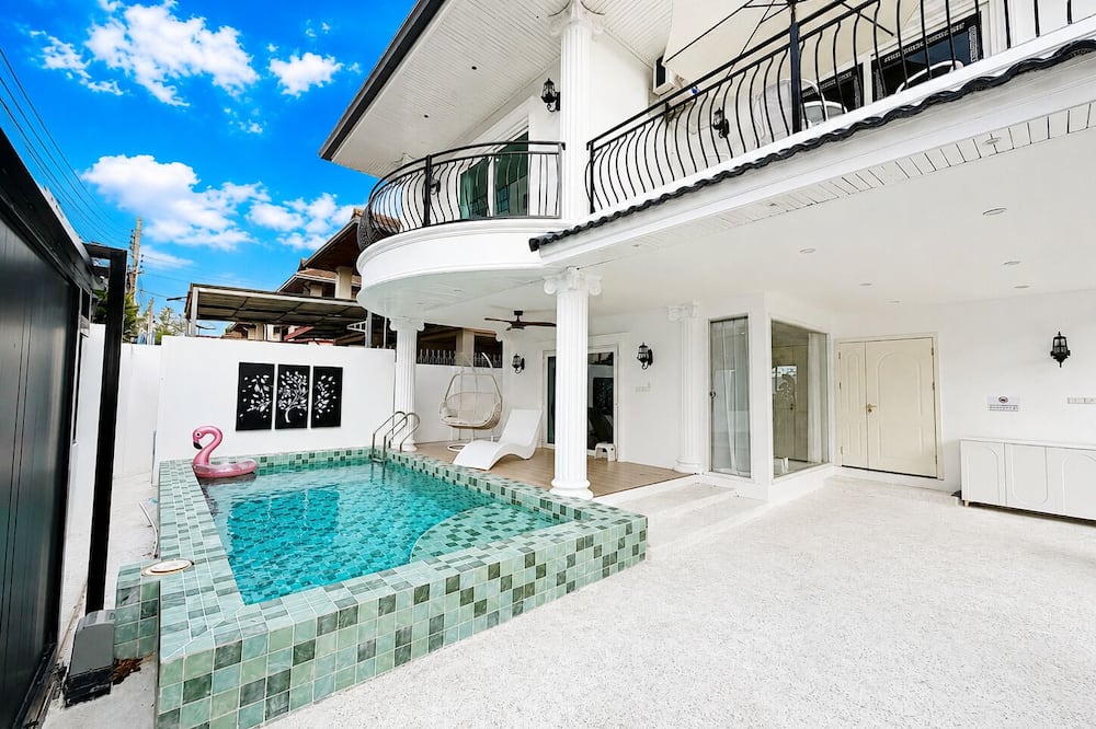 French Style Pool Villa KTV BBQ Billiard