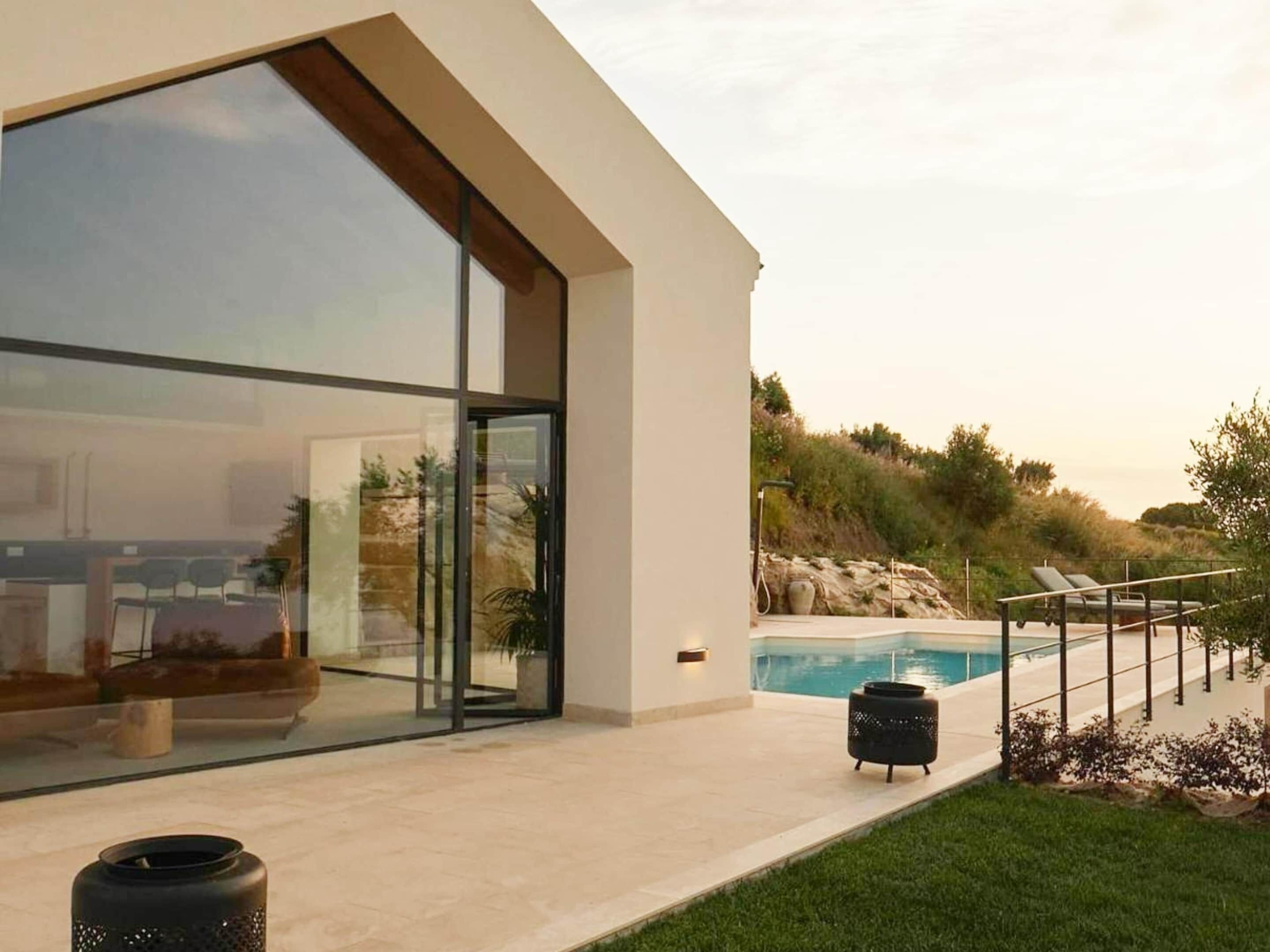 Villa | Pool | Indoor pool, outdoor pool