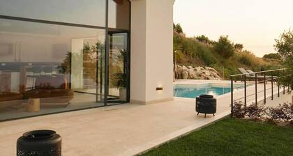 Villa With Private Pool and Sea View