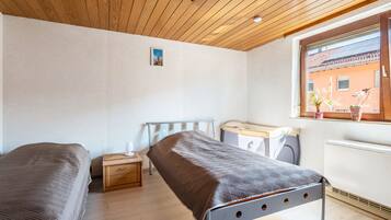 2 bedrooms, WiFi, bed sheets