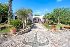 Property grounds - Typical Salento Villa on the Coast with Jacuzzi (Santa Cesarea Terme)