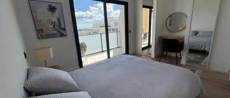 Iron/ironing board, internet, bed sheets