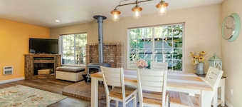 Stella - Cute, S. Sunriver - Hot Tub, Neighborhood Boat Launch