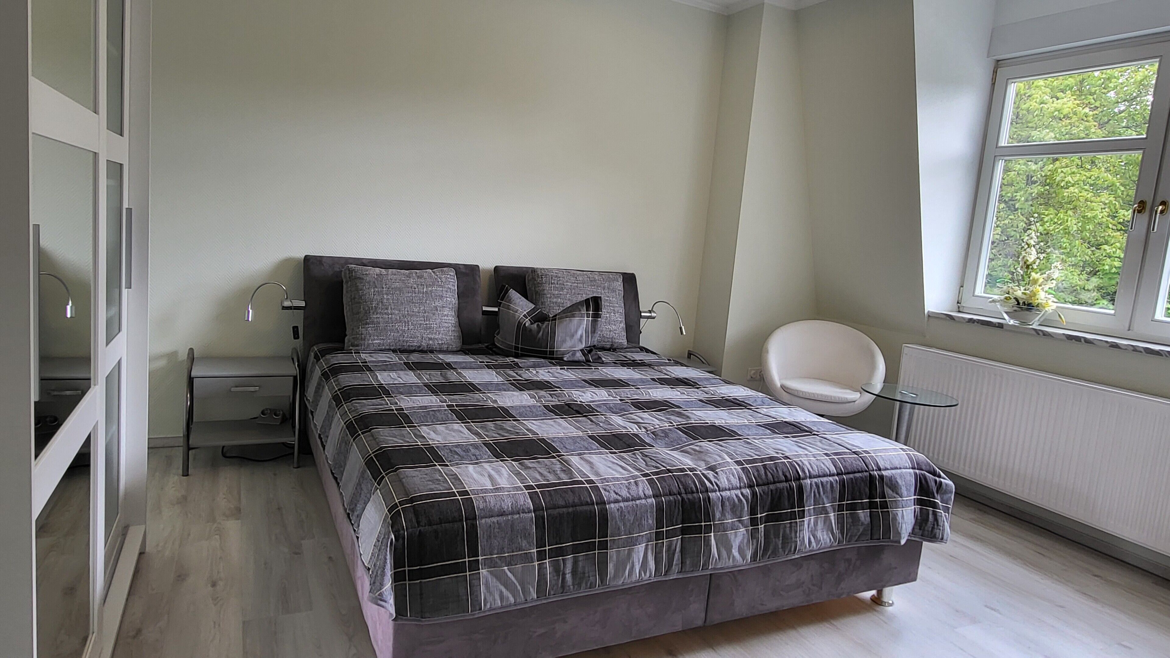 WiFi, bed sheets