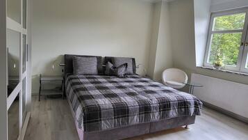 WiFi, bed sheets