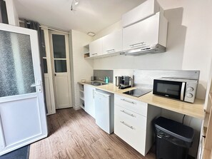 Private kitchen - Vrbo Property (Reims)