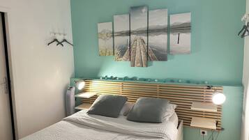 Iron/ironing board, WiFi, bed sheets