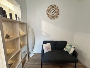 Living area - Vrbo Property (Reims)