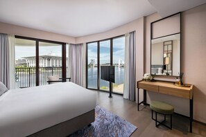 Three Bedrooms Lake View with Balcony