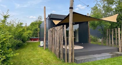 Intimate tiny house with heated outdoor bath by the pond. Enjoy absolute privacy, whispering nature and breathtaking views at 't Nije Hemelriek.
