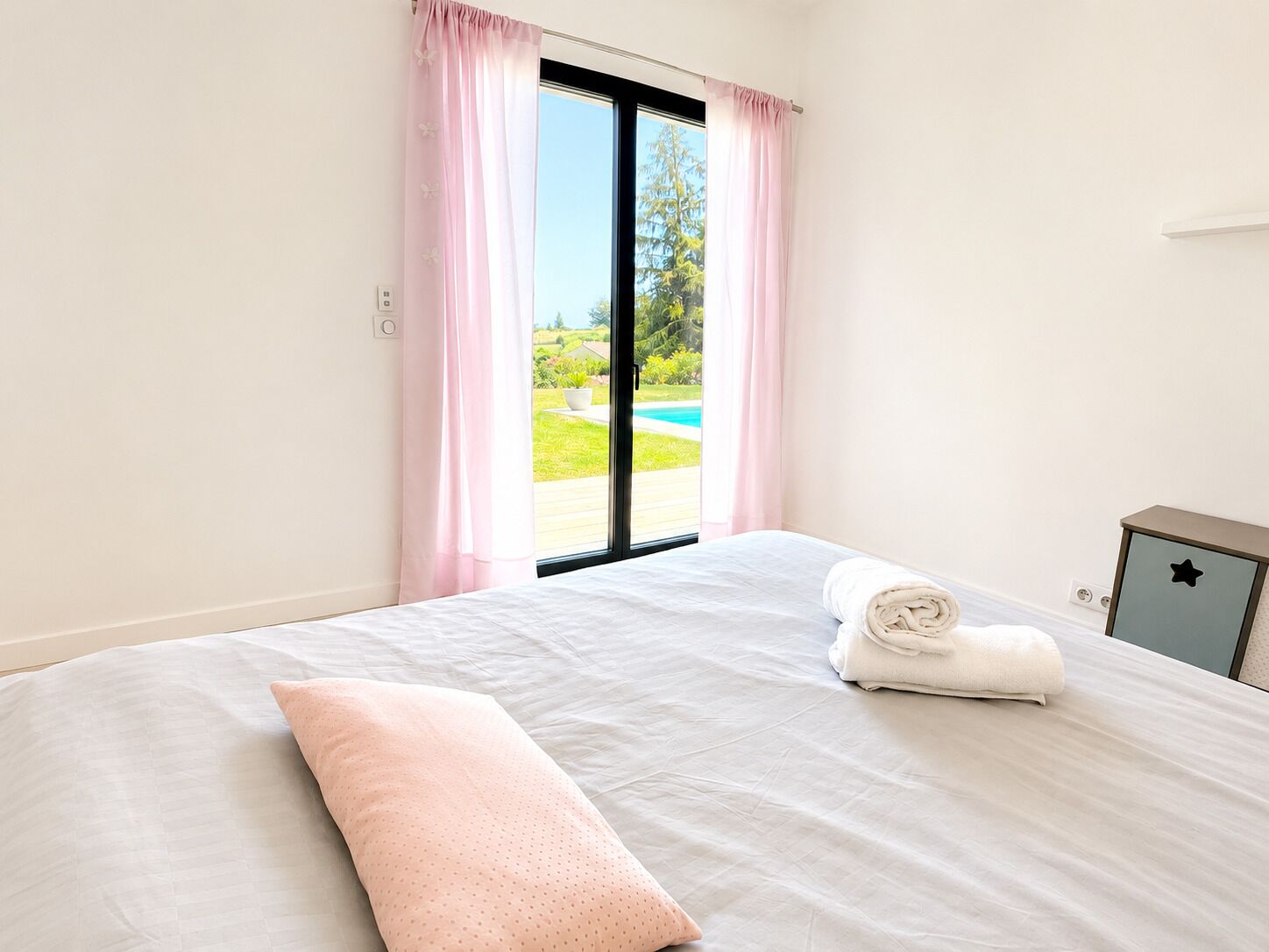 3 chambres, fer et planche à repasser, Wi-Fi gratuit, draps fournis