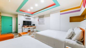 Deluxe Twin Room, City View | Desk, laptop workspace, free WiFi