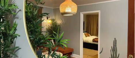 6 bedrooms, iron/ironing board, WiFi, bed sheets