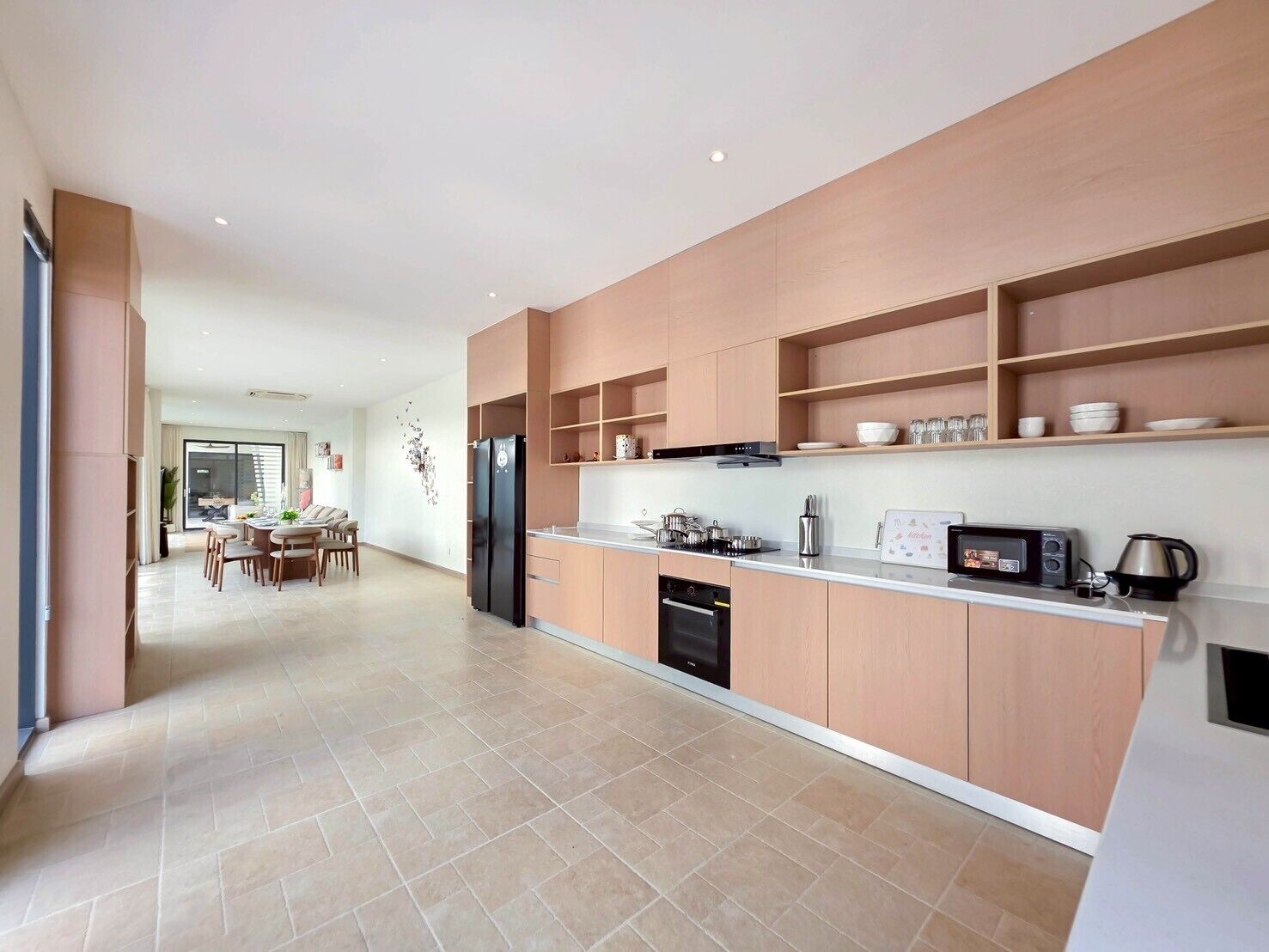 Villa familiar, 5 habitaciones, piscina privada, vistas a la playa | Cocina privada | Frigorífico, microondas y placa de cocina