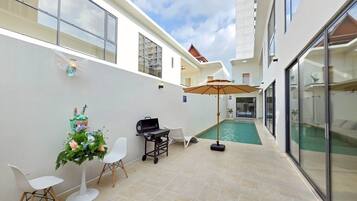 Familievilla - 5 soveværelser - privat pool - strandudsigt | Terrasse/gårdhave