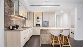 Fridge, microwave, oven, stovetop