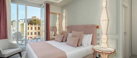 Deluxe Room, Terrace | Minibar, in-room safe, desk, blackout drapes