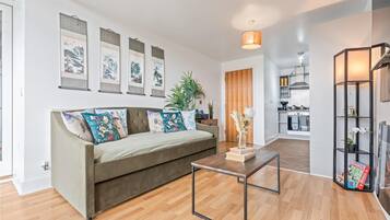 Apartment, 1 Bedroom, Accessible, Smoking | Living room