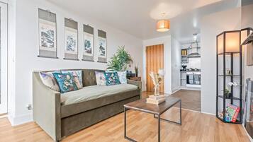 Apartment, 1 Bedroom, Accessible, Smoking | Living room