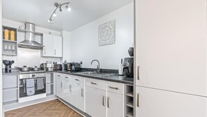Unclassified image, 2 of 10, button - 1-bed Apartment, Sleeps 6 With Balcony View in West Midlands (Birmingham)