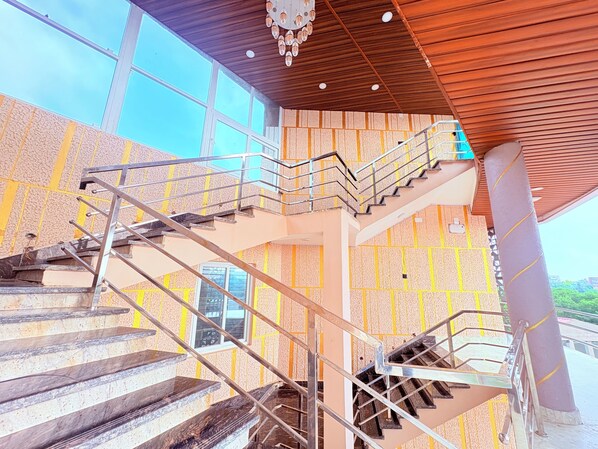 Interior detail - Puri Hotel Shri Sudama on Seven Hills Rd (Puri)