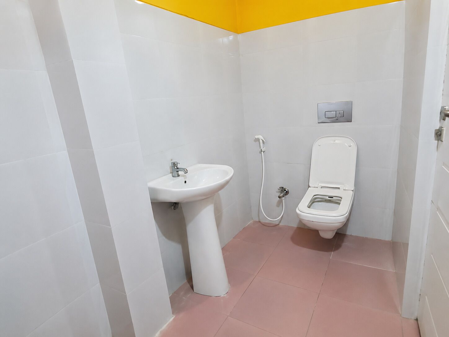 Kamar Deluks | Kamar mandi | Perlengkapan mandi gratis, handuk, sabun, dan sampo