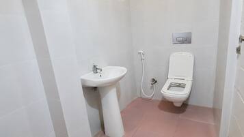 Kamar Deluks | Kamar mandi | Perlengkapan mandi gratis, handuk, sabun, dan sampo
