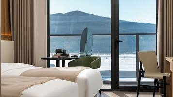 Blackout curtains, free WiFi