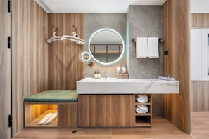Separate bathtub and shower, hair dryer, slippers, towels - M Resort Hotel Jikepulin Ski Resort (Burqin)