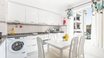 Fridge, microwave, stovetop, electric kettle