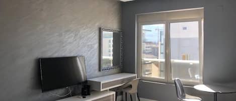 Studio, Sea View | Iron/ironing board, free WiFi