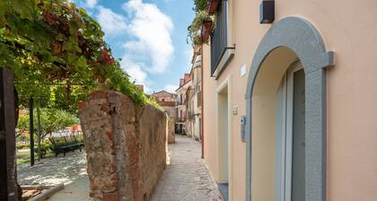 Apartment 'Parmenide Family' with Wi-Fi and Air Conditioning