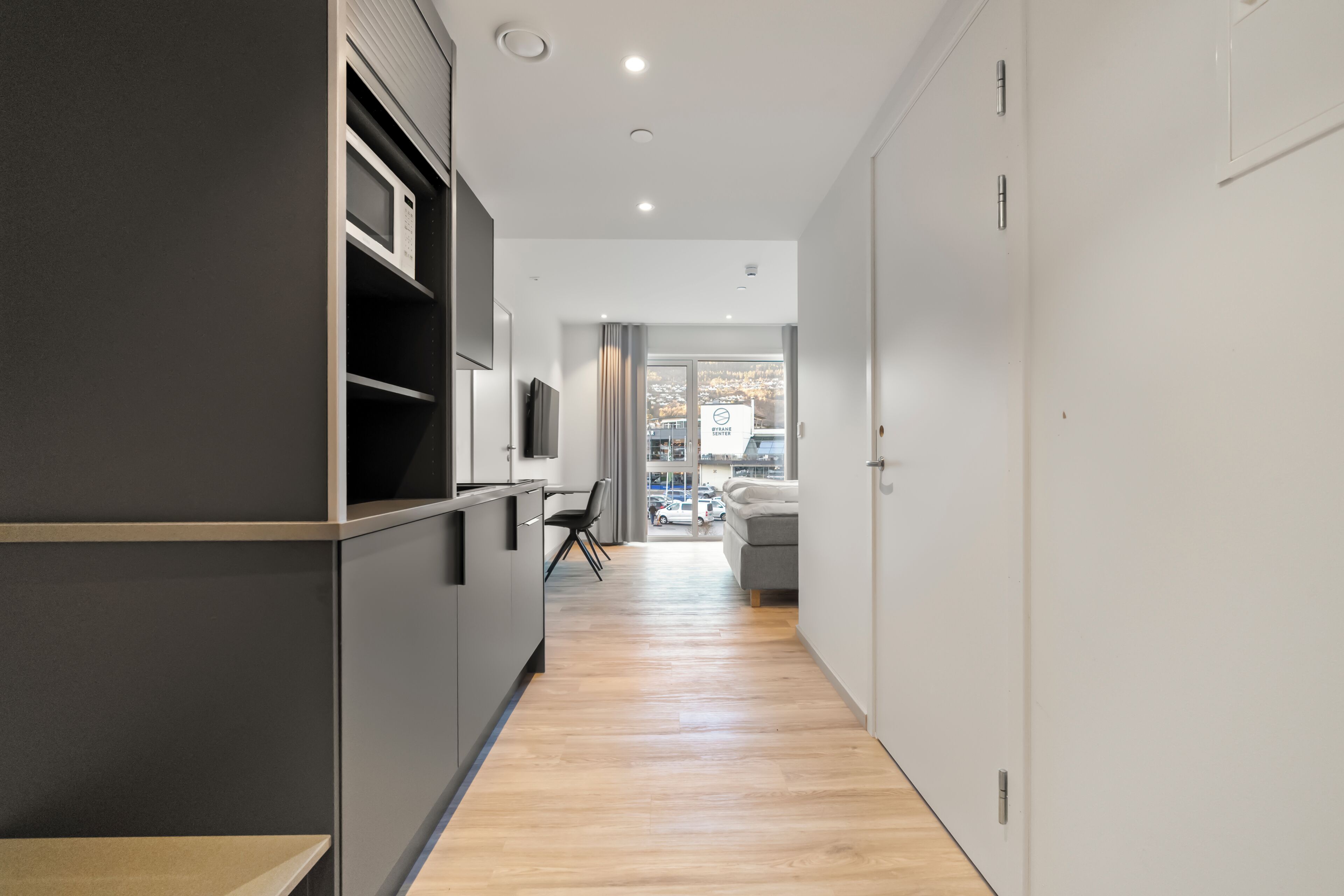 Bureau, espace de travail pour ordinateur portable, Wi-Fi gratuit