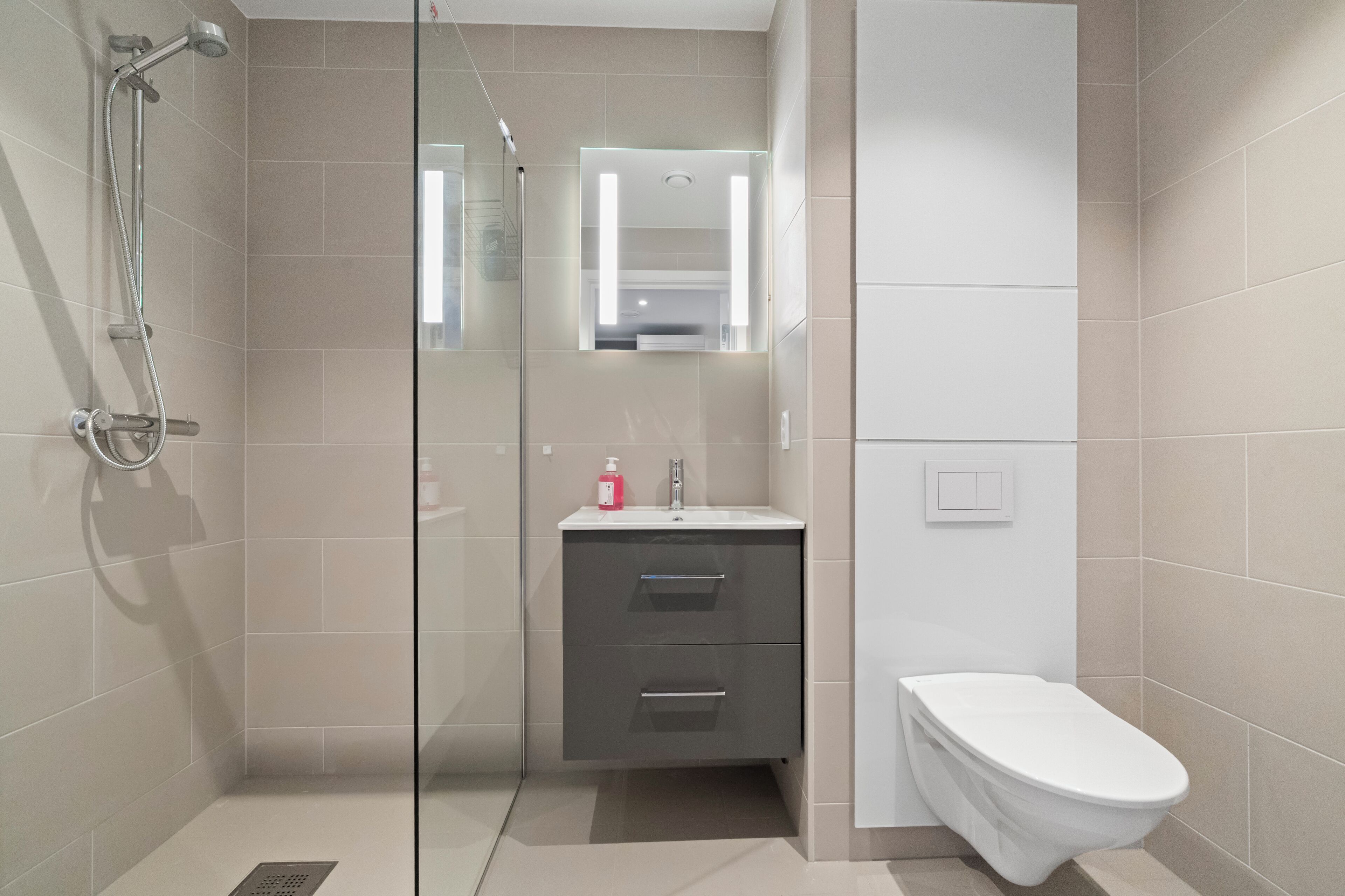 Douche, serviettes fournies