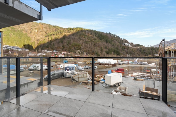 Studio, Courtyard View (210) | Desk, laptop workspace, WiFi (free)