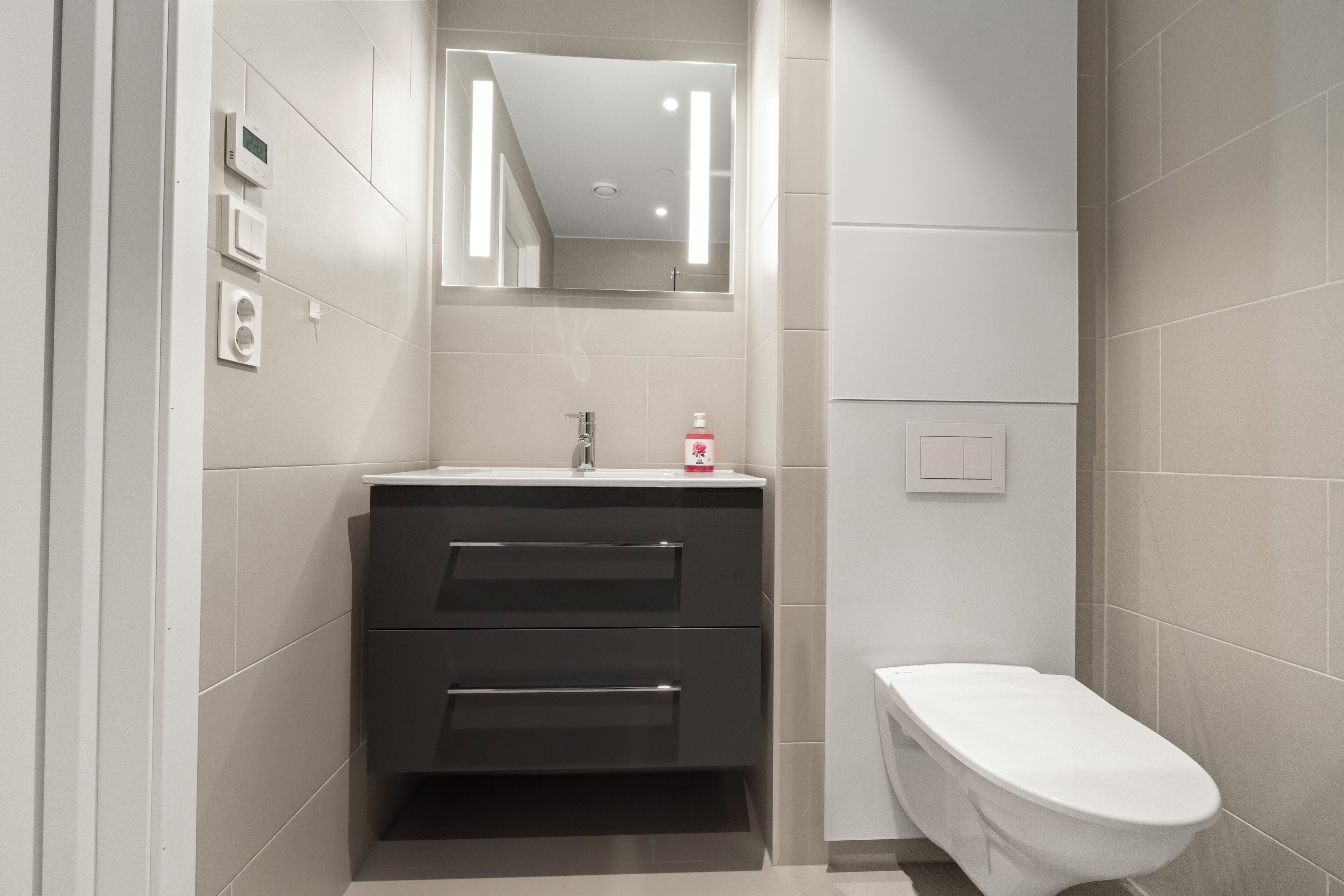 Studio, City View (203) | Bathroom | Shower, towels