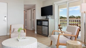 Living area - Spacious Retreat Near St. Pete Beach, Fort De Soto & Local Attractions (St. Petersburg)