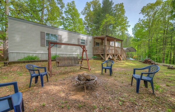 Property grounds - "Home Base" - 2 Bed/2 Bath Pet Friendly Summer Vacation Availability (Murphy)