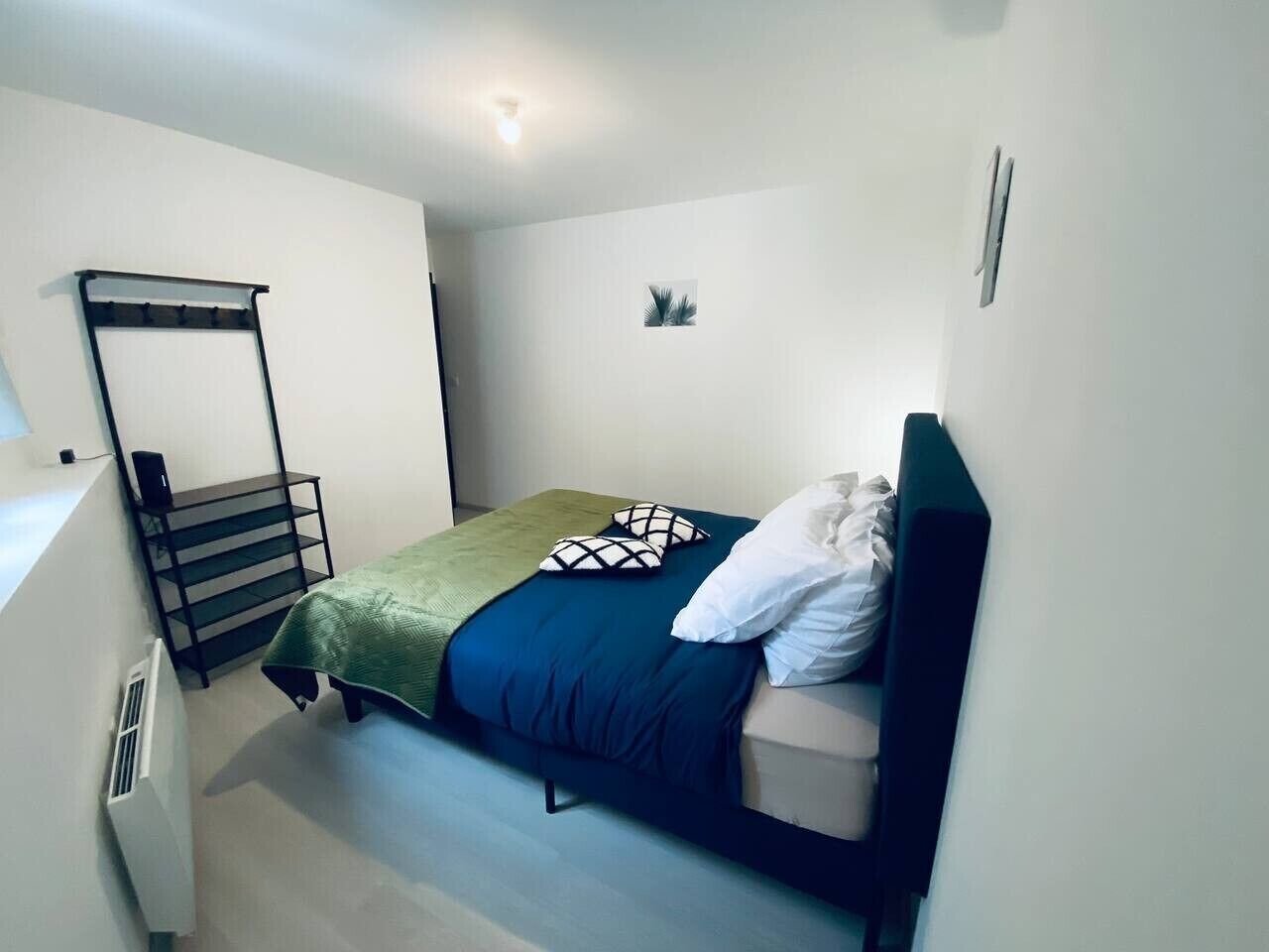 2 chambres, bureau, fer et planche à repasser, accès au Wi-Fi (inclus)