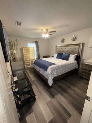 3 bedrooms, iron/ironing board, WiFi, bed sheets - Pleasant 3-bedroom house with AC in vibrant Dallas (Dallas)
